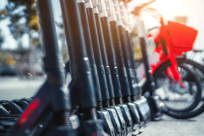 Studiu: trotinetele sunt mai periculoase decât bicicletele și motocicletele. Ce arată legea din România