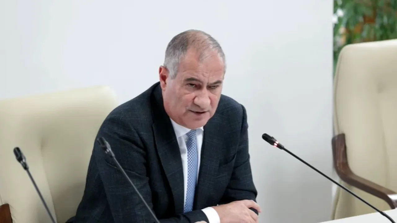 Audierea miniștrilor din guvernul Niculescu continuă: Alexandru Stoica, Florin Barbu, Dumitru Chisăliță, Radu Oprea, Daniel Zamfir, Bogdan Dumitru, Alexandru Nazare, Sorin Costreie, aviz favorabil. Începe audierea lui Marian Neacșu pentru funcția de ministru de Interne