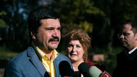 CJ Arad se retrage cu scandal din UNCJR: Se ocupă doar de cadouri pentru oficiali și de dezvelirea de plachete 