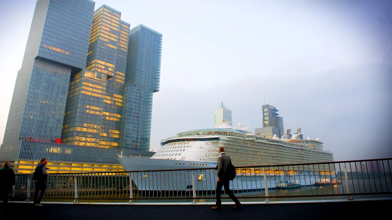 Vacanță de COȘMAR la bordul uneia dintre cele mai cunoscute NAVE DE CROAZIERĂ din lume. Aproape 500 de persoane S-AU ÎMBOLNĂVIT