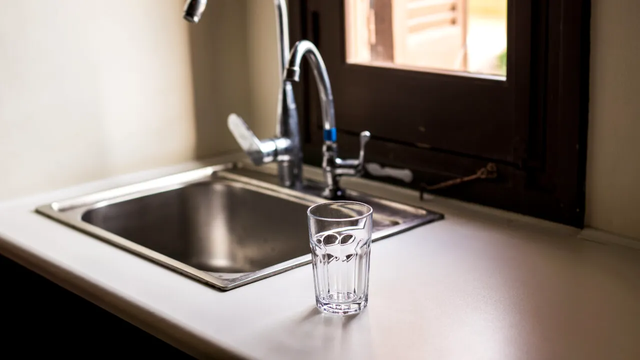 Orașul în care apa a ajuns să coste 15,63 de lei pe metru cub. ”E foarte scump”