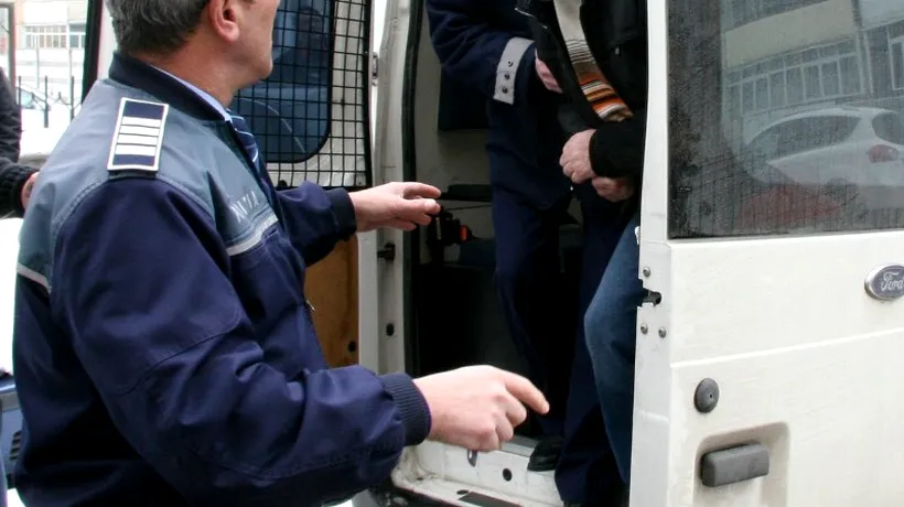 Bărbat acuzat că a furat bijuterii de 150.000 de euro dintr-o locuință, arestat