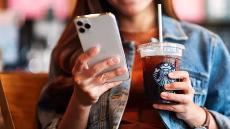 Ce riscă să pățească utilizatorii de iPhone dacă nu instalează mai repede ultima actualizare software iOS 18.5