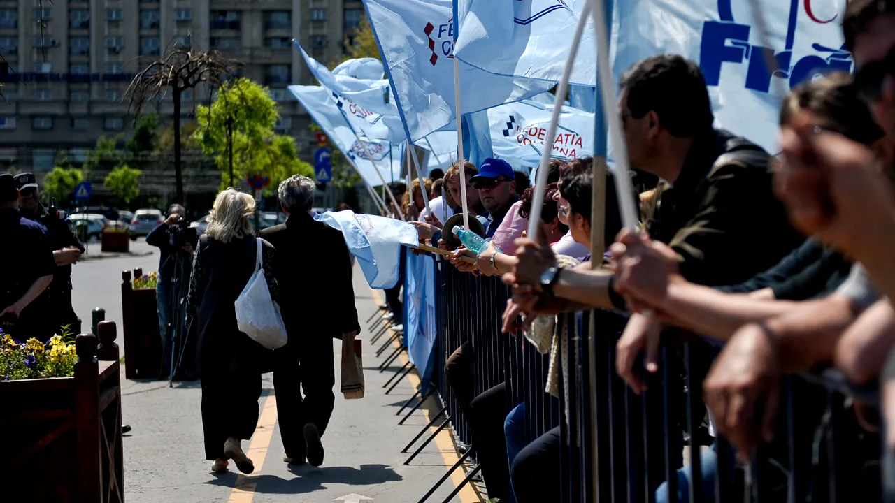 Ce are statul și nu are privatul? Explicația simplă a unui paradox al pieței muncii din România