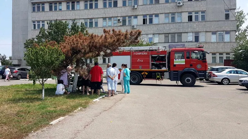 Un mort și doi răniți în urma unui incendiu într-un bloc din Buzău. 25 de persoane evacuate