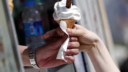 Înghețată, testată pozitiv pentru coronavirus în China. Materia primă a fost infectată cu Covid-19