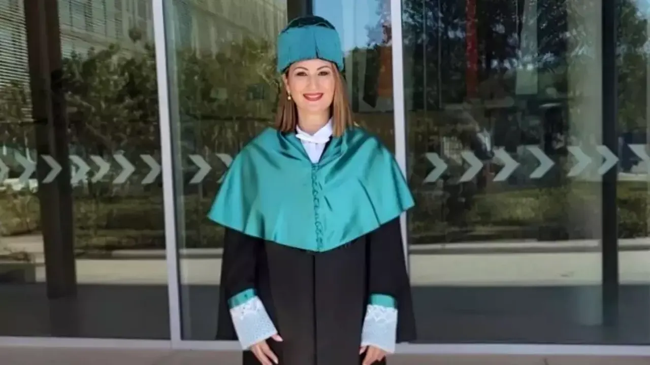 Noaptea muncă, ziua școală. Mirela, de la menajeră în Spania, la doctor „magna cum laude” al Universității Almeira