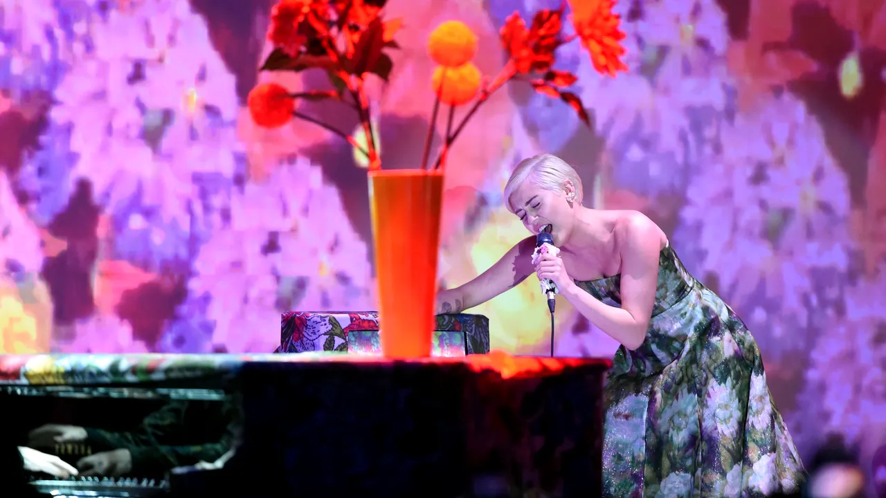 Miley Cyrus, calendar inedit de Paște. Artista a pozat în ipostaze spectaculoase