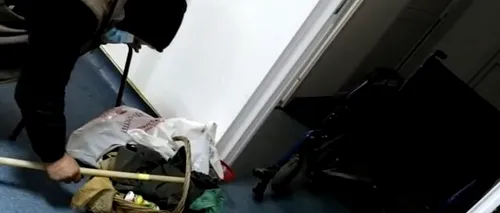 GÂNDUL LIVE. Imagini dezolante! Un bătrân căzut în genunchi pe holurile unui spital din Corabia agonizează fără a primi ajutor