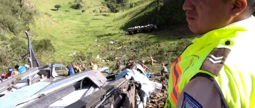 Cincisprezece morți în urma prăbușirii unui autocar într-o prăpastie, în Ecuador