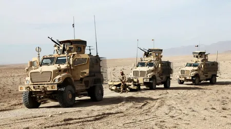 Patru militari români, răniți în Afganistan după ce o mașină-capcană a explodat. Mesajul lui Iohannis