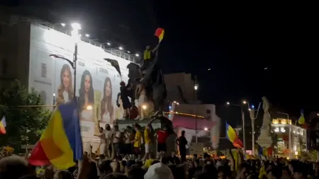 Fanii Naționalei s-au urcat pe statuia lui Mihai Viteazul din Piața Universității pentru a sărbători calificarea la optimile EURO 2024