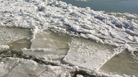 Copil de șase ani salvat după ce a căzut într-un lac de la marginea Sibiului, unde se juca pe gheață
