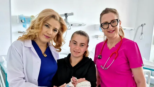 Au primit o șansă la viață la SUUB, iar bebelușii născuți prematur împlinesc 2 luni. „O sarcină gemelară la o pacientă operată pe cord, un mare risc”