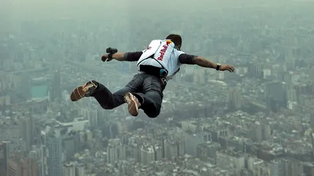 Un austriac va încerca să depășească viteza sunetului în cădere liberă, plonjând de la 36.576 de metri