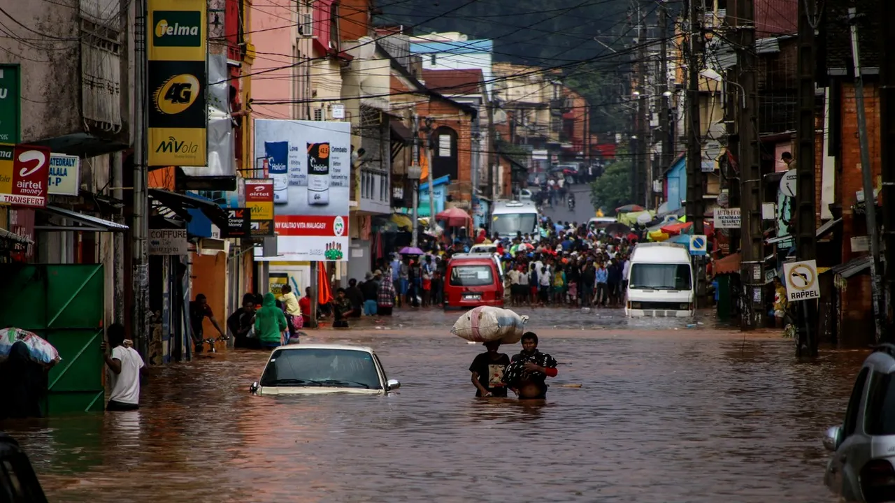 Insula Madagascar, lovită de ciclonul Batsirai. Cel puțin zece morți. Circa 150.000 de persoane ar putea fi strămutate