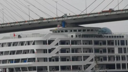 GALERIE FOTO. Ce s-a întâmplat cu un vas de lux înainte de a porni în prima călătorie