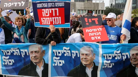 Manifestații pro și contra Netanyahu în fața tribunalului unde are loc PROCESUL acestuia