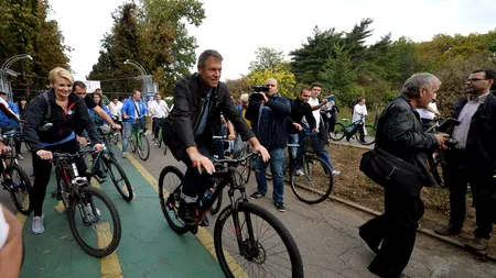 Iohannis, campanie electorală pe bicicletă