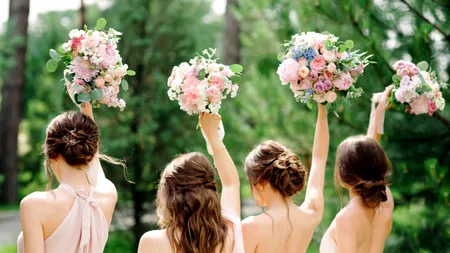 A cheltuit 100.000 de dolari pentru un pat de 6 metri. Bărbatul are 6 soții și este vedetă pe internet