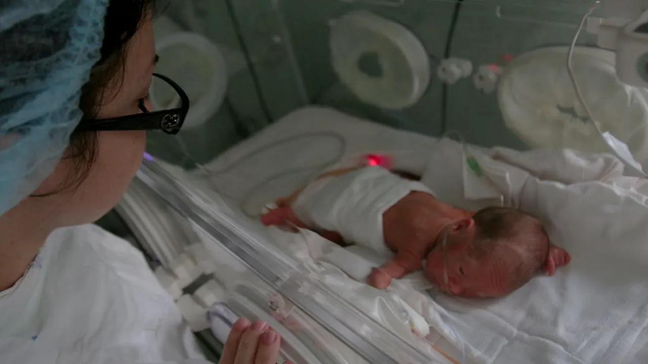 Născut în România - Povestea bebelușului Măgurici, venit pe lume în țara în care cel mai bun medic e norocul