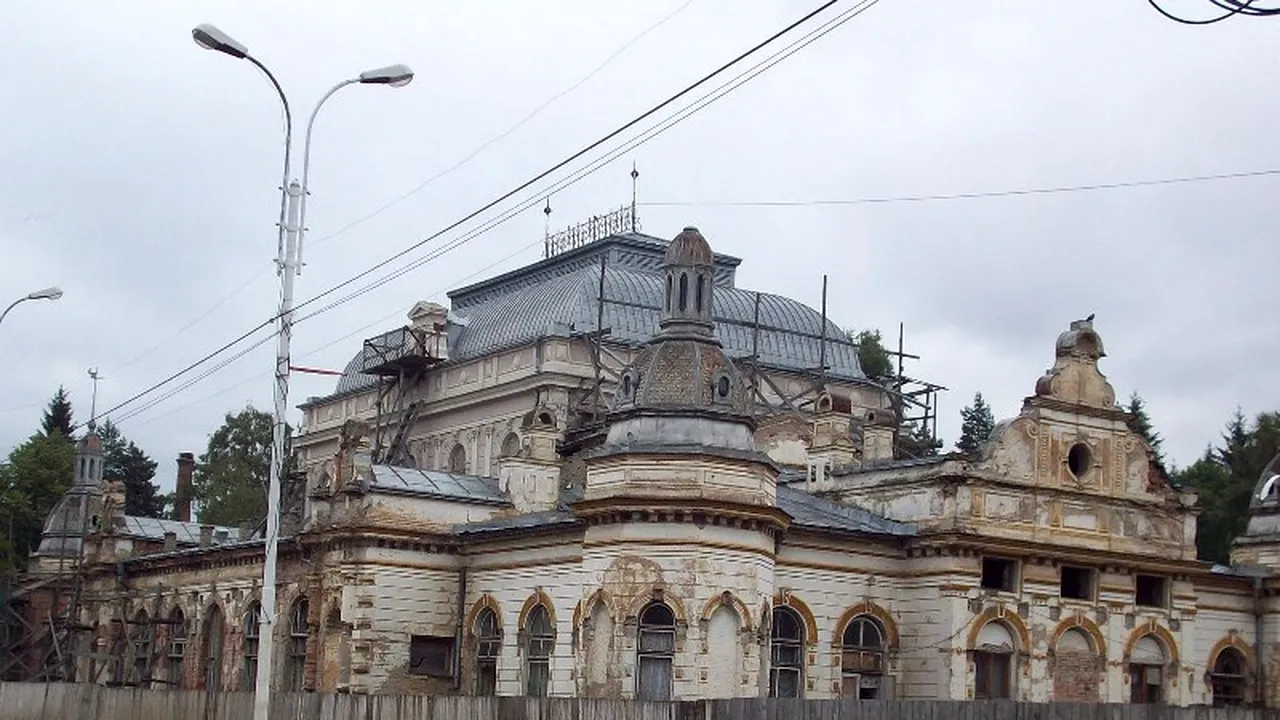 Un litigiu între BOR și administrația locală lasă în paragină primul cazinou construit în România. 