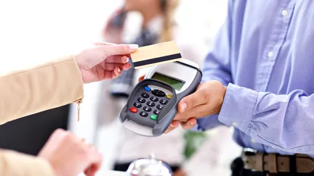 Guvernul elimină plafonul de 50.000 de lei pentru plățile cu CARDUL