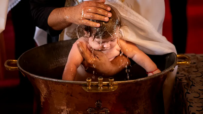 Câți BANI cer preoții pentru un botez, în 2023. „Aș face denunț la DNA. Popii ăștia s-au îmbogățit”