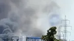 Alertă în Grecia. O fabrică de oțet a explodat în Examilia și a provocat un incendiu de amploare