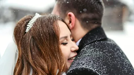 (P) Nuntă în mijlocul iernii: Cum să te îmbraci elegant și confortabil?