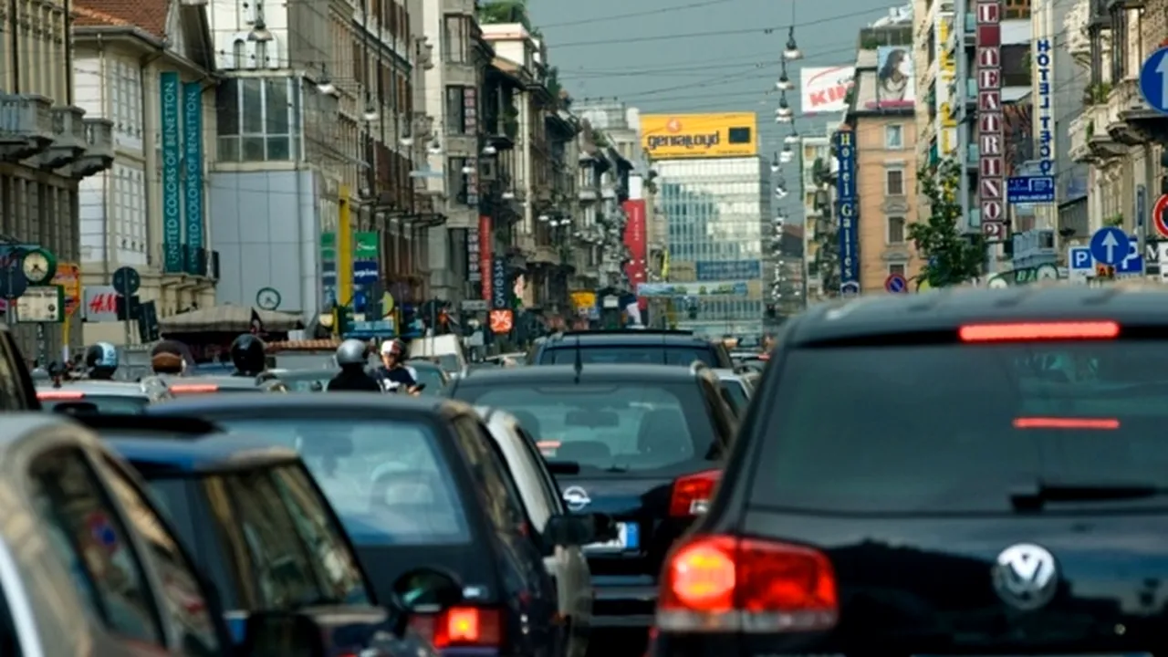 Cum sunt încurajați șoferii din Milano să-și lase mașinile acasă