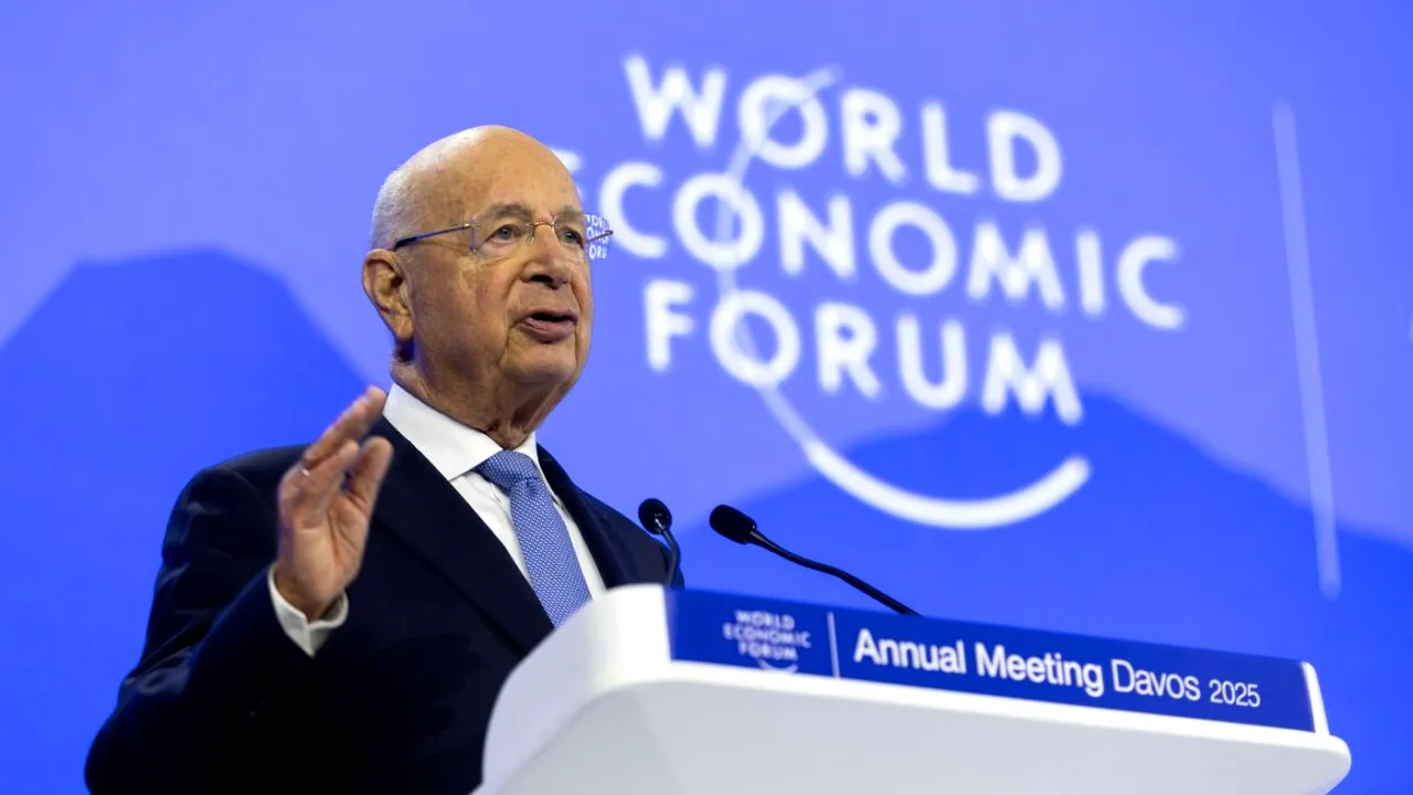 Final de EPOCĂ: Klaus Schwab se retrage din funcția de președinte al Forumului Economic Mondial. Fost CEO al Nestle, numit președinte interimar
