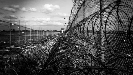 „Deces subit”: Un rus suspectat de spionaj a MURIT într-o închisoare din Letonia, în urma unei „deteriorări rapide a stării sale de sănătate”