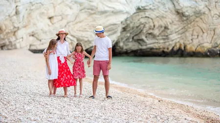 Experiență de COȘMAR pentru un grup de români care au plecat în Grecia. Au fost puși să achite în plus: 