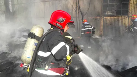 INCENDIU în Măgurele, la un depozit de anvelope, cu degajări mari de fum - FOTO