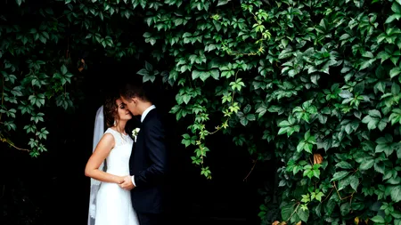 De ce NU este corect să urați „Casă de piatră” tinerilor căsătoriți. Explicația unui preot