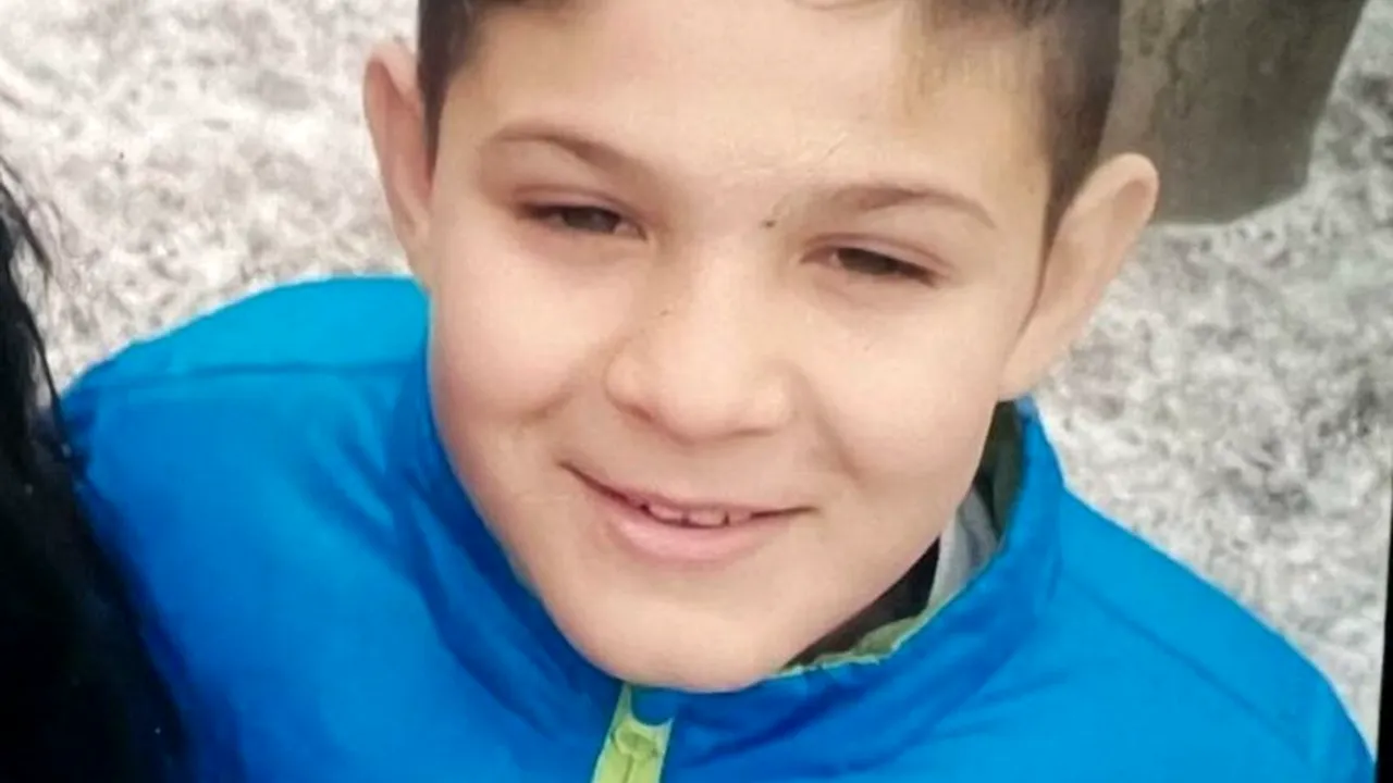 Băiatul de 11 ani, căutat după ce a plecat de acasă și nu s-a mai întors, a fost găsit de un cioban. Minorul a fost preluat de polițiști
