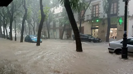 Avertisment MAE. Cod portocaliu, PLOI și FURTUNI în Spania. Andaluzia, provincia cea mai vizată
