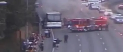 Un autobuz cu elevi, la un pas să sară în aer pe autostradă. VIDEO