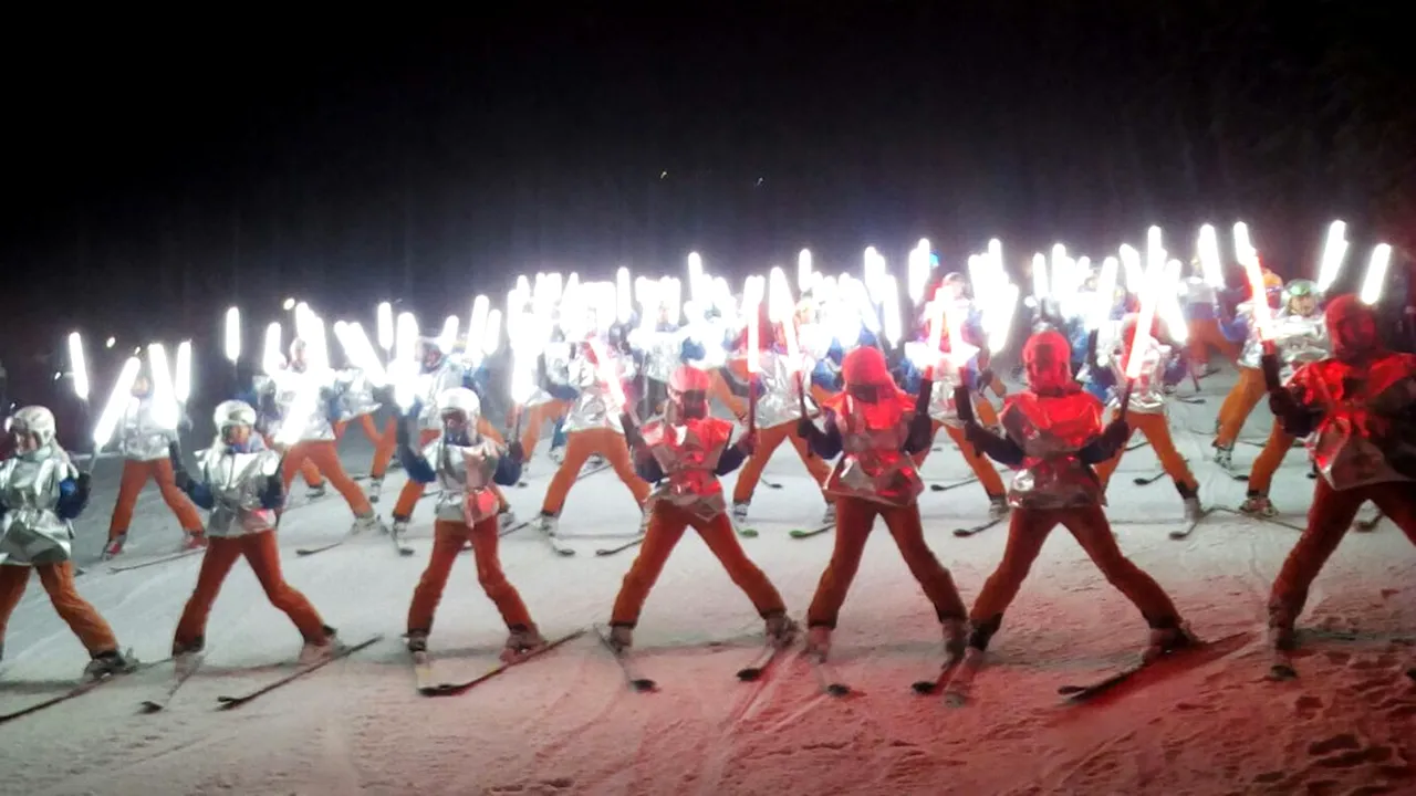Toate pârtiile de schi din Poiana Brașov au fost deschise. Spectacol impresionant realizat de monitorii de schi