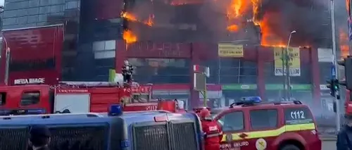 Incendiu de proporții la un centru comercial din București. Pompierii intervin cu mai multe autospeciale (VIDEO)