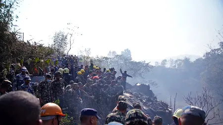 VIDEO | Un avion cu 72 de persoane la bord s-a prăbușit în Nepal. Momentul impactului, filmat