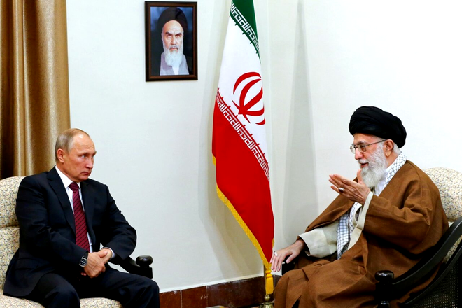 Vladimir Putin și liderul suprem al Iranului, Ayatollahul Ali Khamenei - Profimedia 