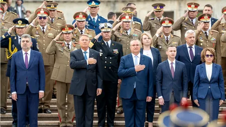 VIDEO | Ziua Armatei Române/ Klaus Iohannis și Marcel Ciolacu participă la ceremonia militară și religioasă din Parcul Carol