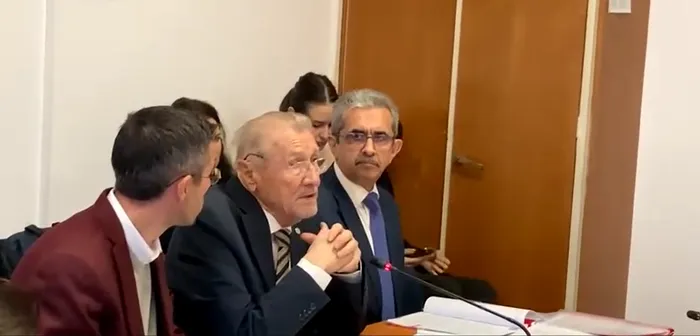 Apariție surpriză în Parlament. Ce l-a adus pe fostul președinte Emil Constantinescu la Senat