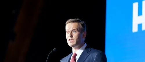Apar noi informații despre starea de sănătate a lui Aleksei Navalnîi. Cum arăta activistul în fotografia făcută înainte de a se urca în avion | VIDEO