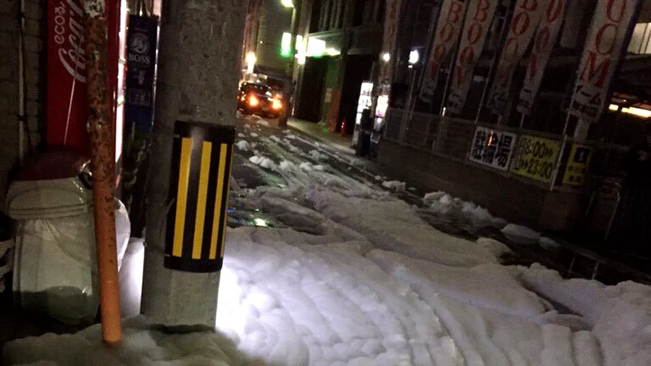 După cutremur, japonezii se confruntă cu un fenomen bizar. Ce a apărut pe străzile unui oraș 