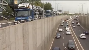 Tot mai mulți șoferi apelează la servicii mobile de intervenție rapidă și îşi fac ABONAMENTE de asistență rutieră. În ce constau acestea