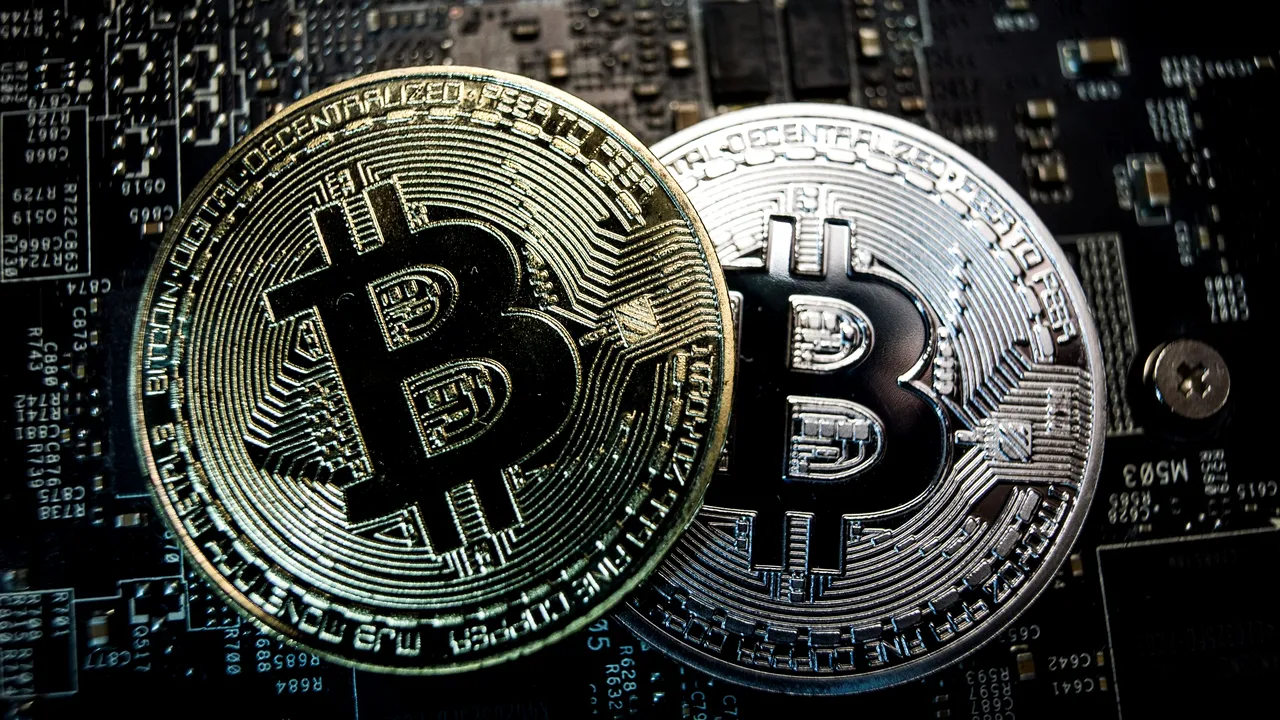 FONDATORUL unei firme de tranzacții cu BITCOIN din Cluj a fost REȚINUT. SUA cere EXTRĂDAREA