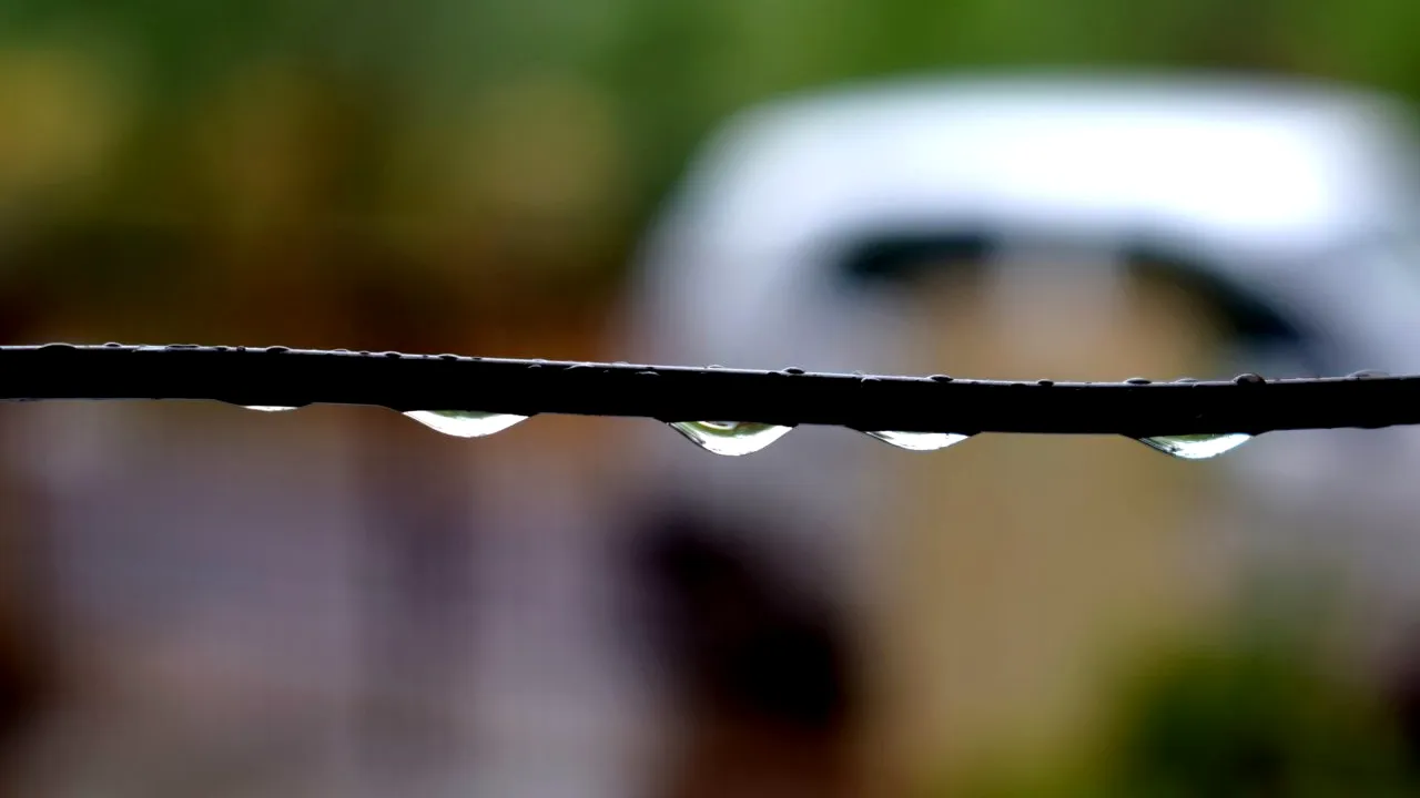 Avertizare meteo. Cod portocaliu de ploi puternice în mai multe județe